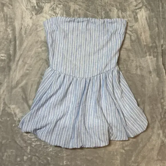 Urban Outfitters Kimchi Blue & White Medium Strapless Open-Back Bubble Romper - Picture 4 of 13